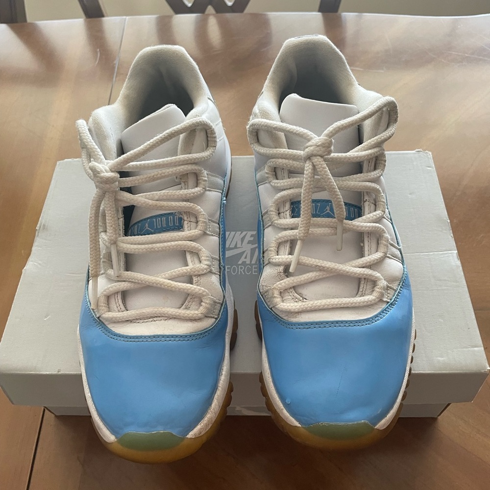 Jordan 11 low sz 9.5